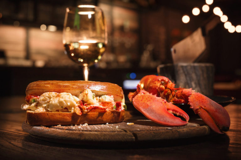 bar harbor restaurants, the best lobster roll in bar harbor, the best lobster in bar harbor, bar harbor lobster, maine lobster, Geddy's, a favorite Seafood Restaurant in Bar Harbor Maine with the best lobster in bar harbor, lobster, lobster roll, full bar and more.